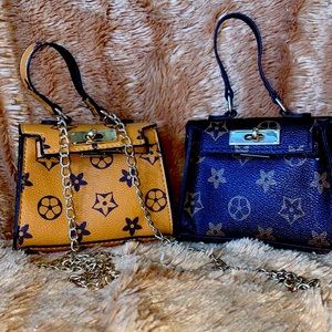 mini purses ONLY ONE